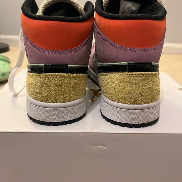 Women’s Air Jordan 1 Mid SE Multicolor - Picture 4 of 9